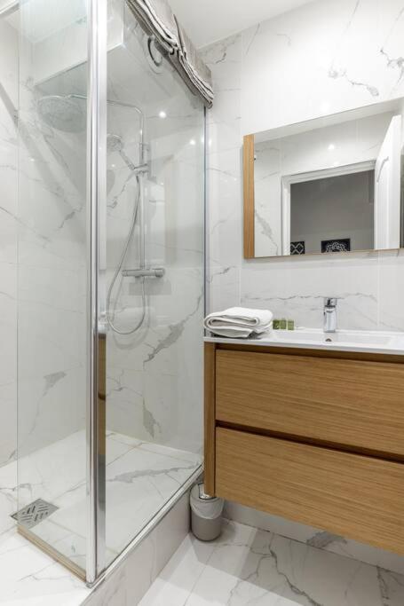 Grands Boulevards 22 : Appartement Cosy 1Br-4P Paris Luaran gambar